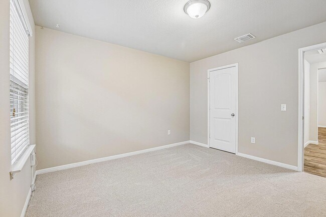 Building Photo - 10604 Menominee Falls Ln