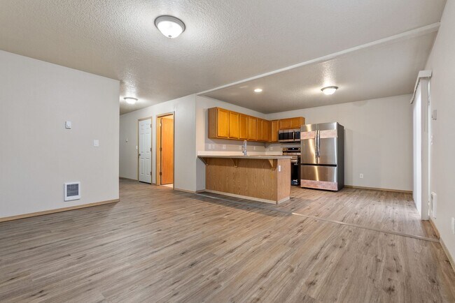 Building Photo - Beautiful 4bed/2.5bath home