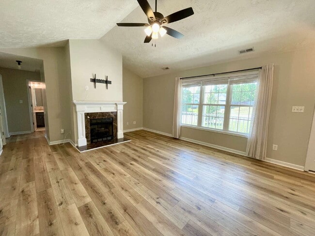 Building Photo - 3-Bed, 2-Bath Nest With Bonus Room In Faye...