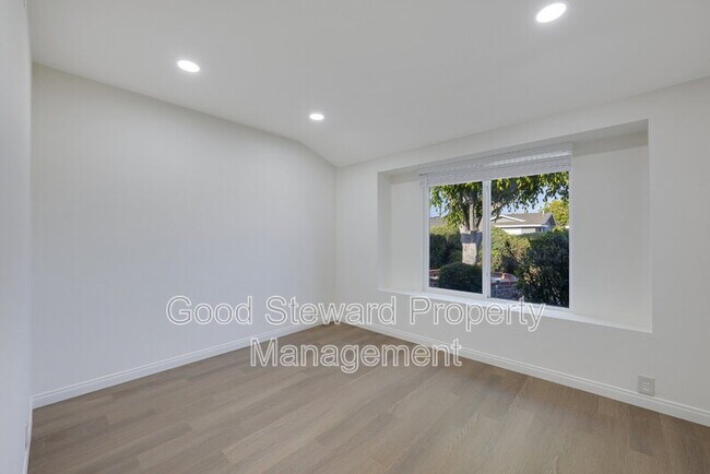Building Photo - 5111 Roxborough Dr