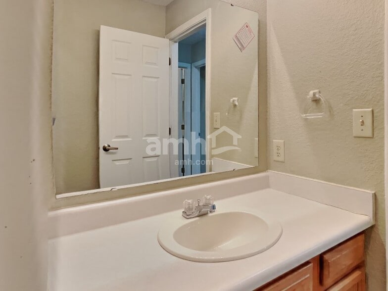 Building Photo - 7411 Cordova Dr