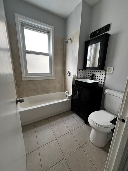 Bathroom - 74 Smith St