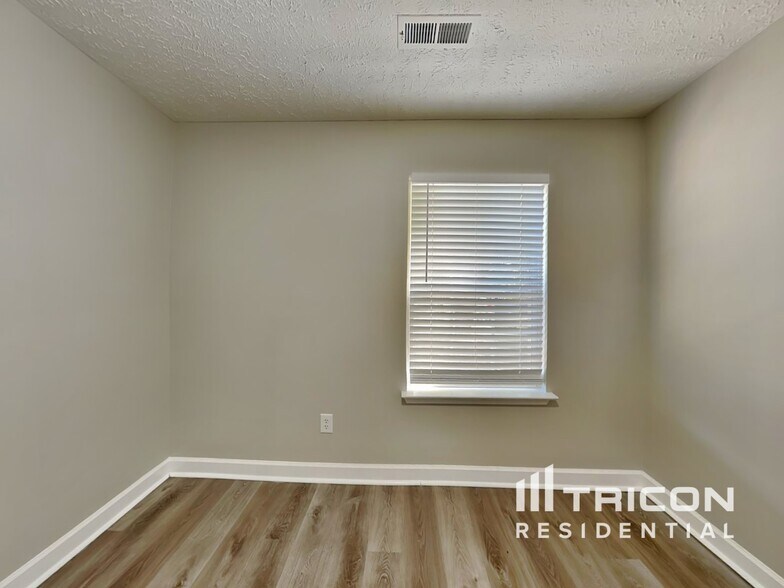 Building Photo - 141 Willowleaf Ln