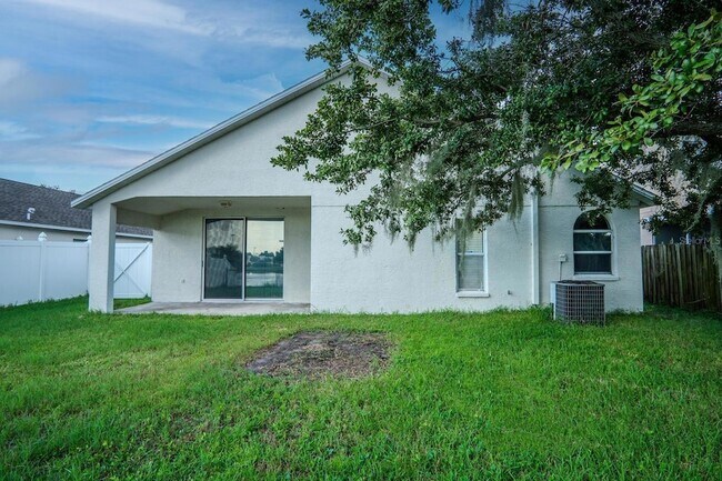 Building Photo - 10815 Lakeside Vista Dr