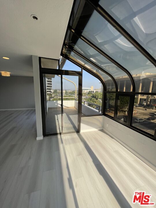 Building Photo - 121 S Hope St