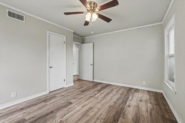 Building Photo - Step into this beautifully remodeled 3-bedroom, 2-bathroom home offering modern upgrades and comf...