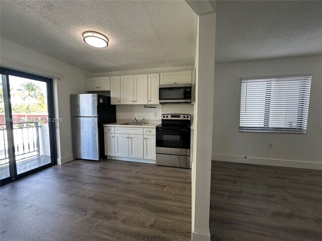 Building Photo - 529 SW 4th St