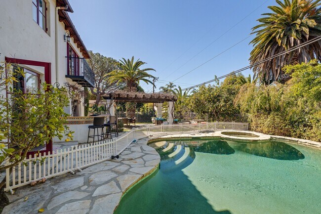 Building Photo - 1809 Palos Verdes Dr W