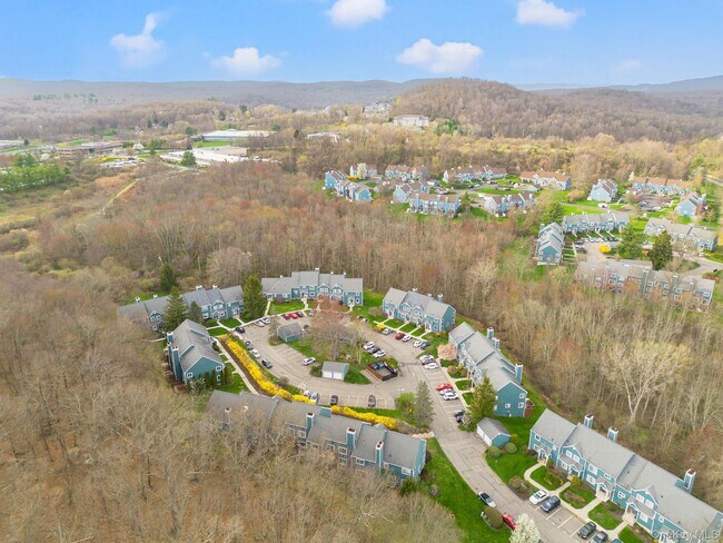 Building Photo - 702 Somerset Knoll