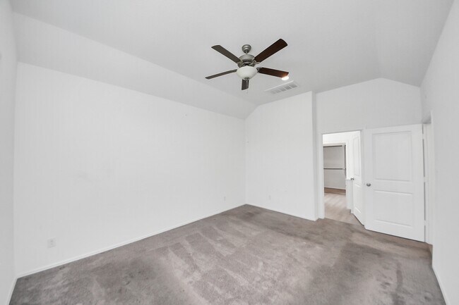 Building Photo - 24063 Hawthorn Lks Dr