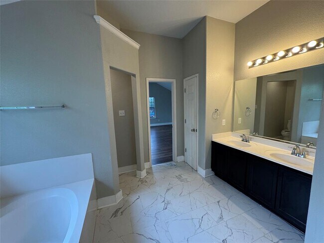 Building Photo - 1800 Rachel Ln