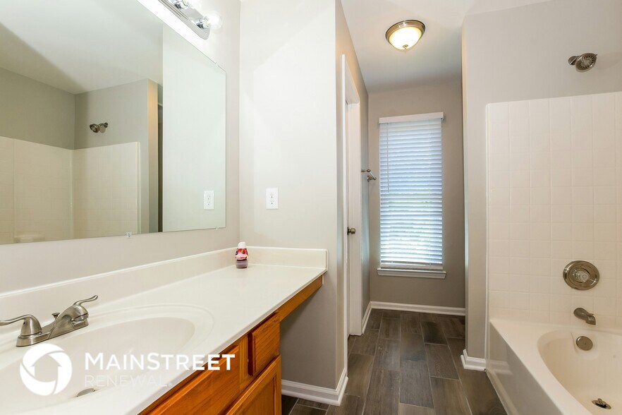 Building Photo - 8008 Leisure Ln