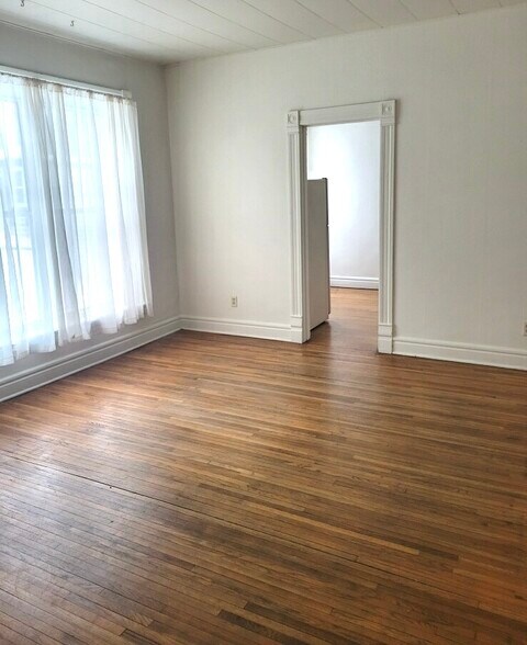 Building Photo - 609 S Broad St