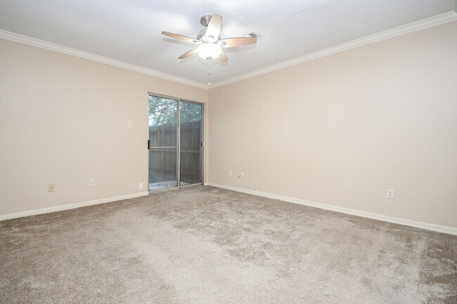 Building Photo - 8562 Laurel Trails Dr