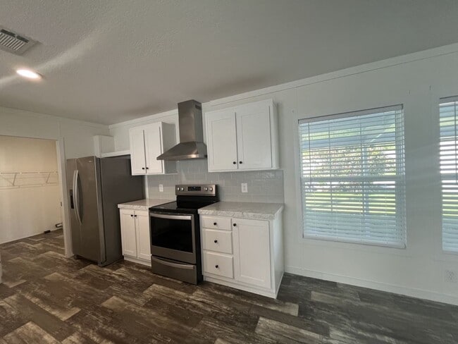 Building Photo - 261 Mongoose Ln