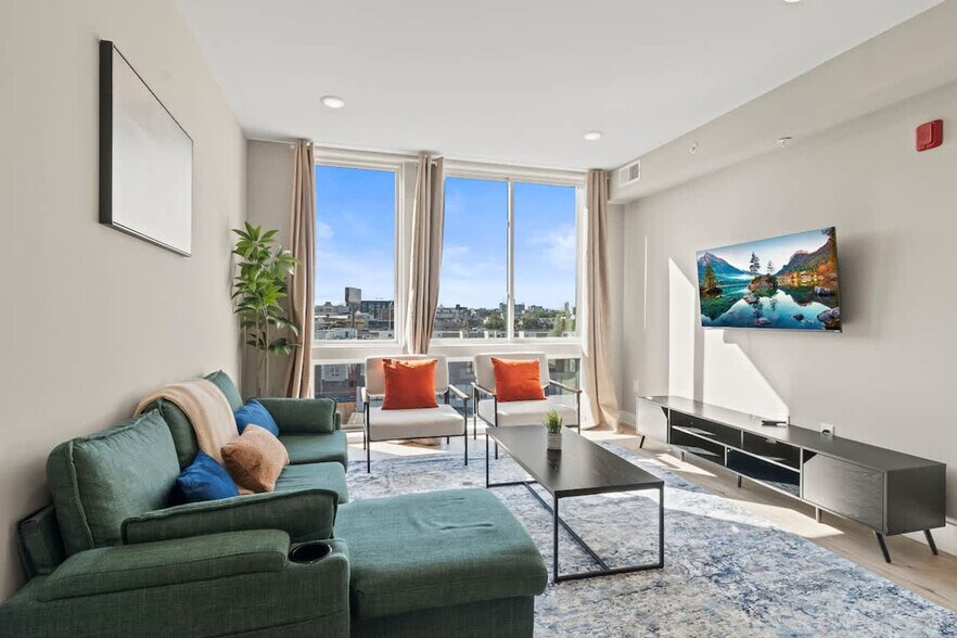 Primary Photo - 901 Canal St