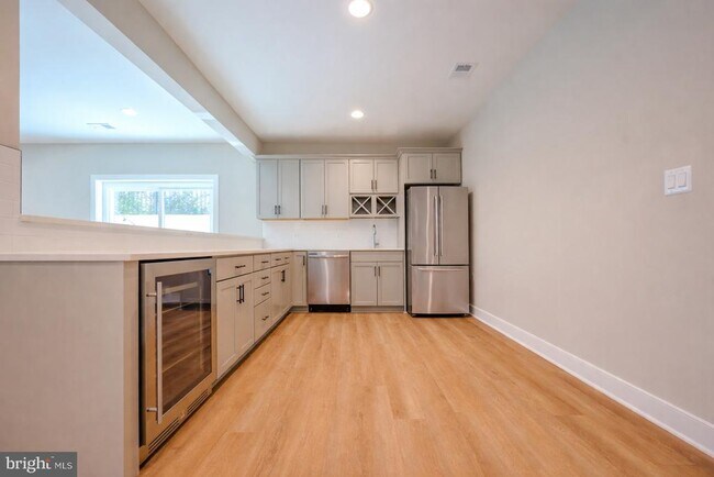 Building Photo - 2424 Carey Ln