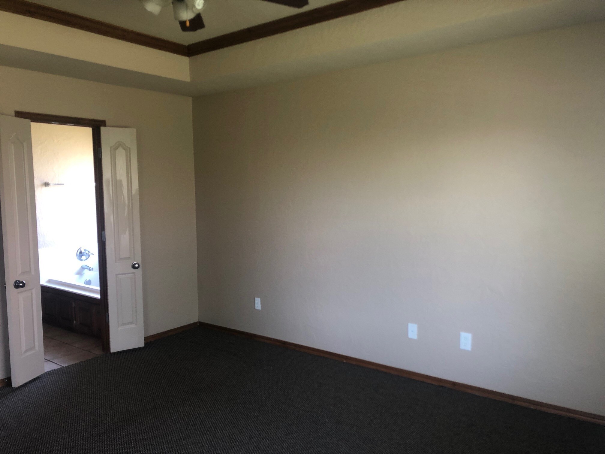 Building Photo - 3604 Kensington Dr