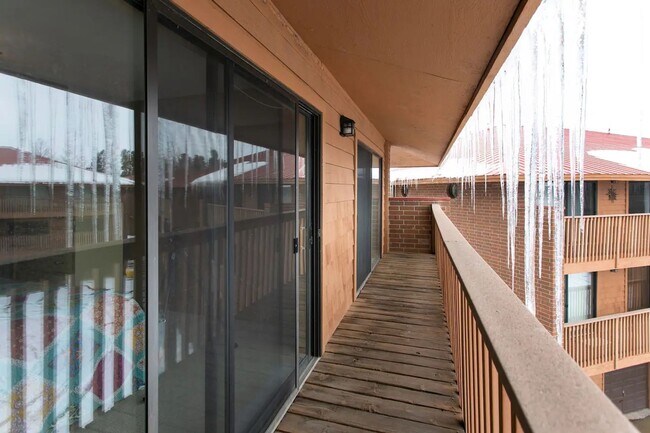 Building Photo - 716 Lagoon Dr