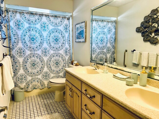 Building Photo - 410 Rio Casa Dr S