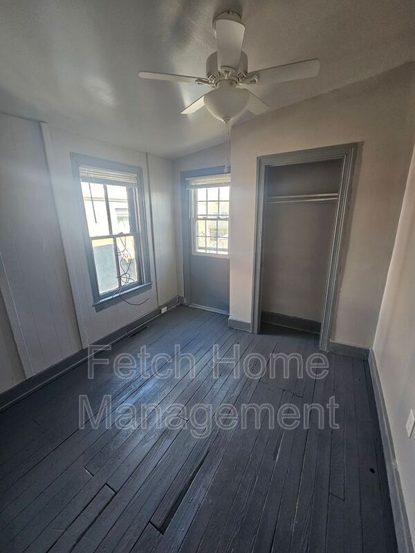 Building Photo - 909 E Princess St