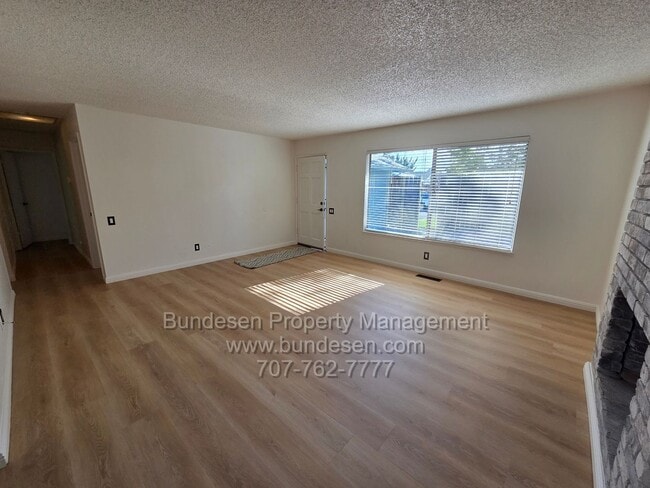 Building Photo - Charming updated 3-Bedroom, 2 bathroom Home with Expansive Outdoor Living in Rohnert Park