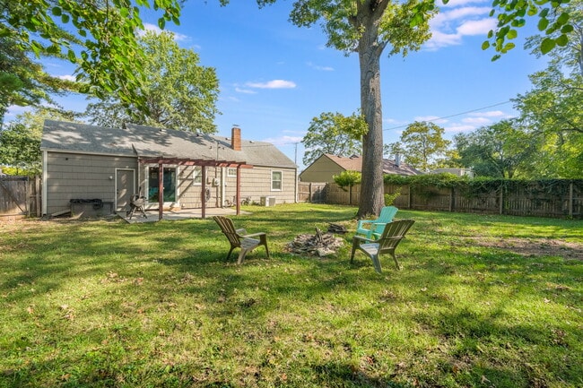 Building Photo - 4809 W 75th St