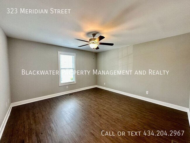 Building Photo - 3 Bedroom Townhouse in Cornerstone!