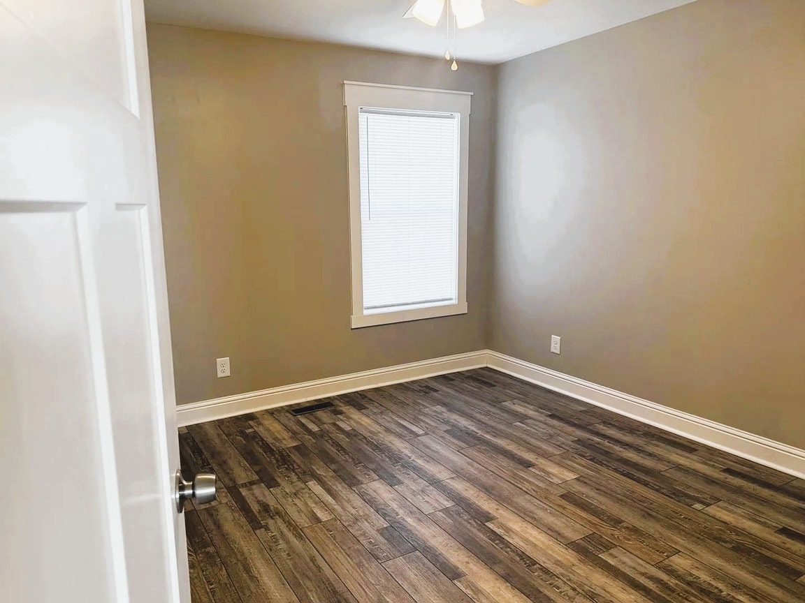 Second bedroom with one windows and a closet - 111 Buster Ln