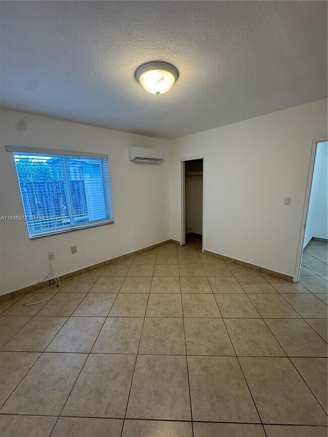 Building Photo - 1625 Dewey St