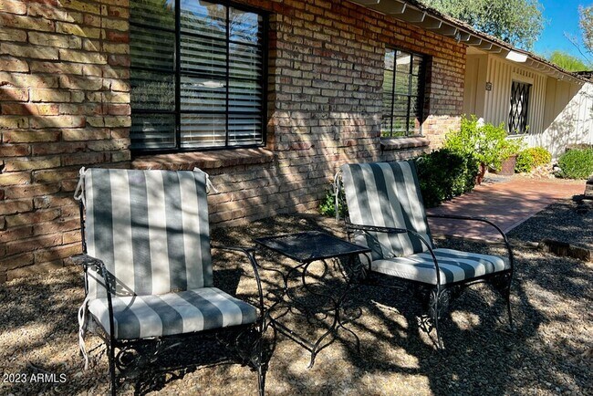 Building Photo - 4327 E Rancho Dr