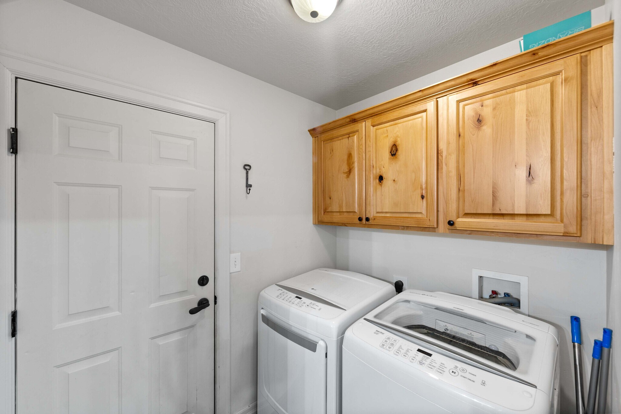 Building Photo - 7102 N Mohican Dr