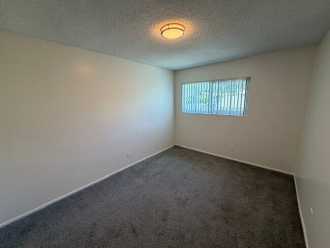 Building Photo - 327 Molino Ave