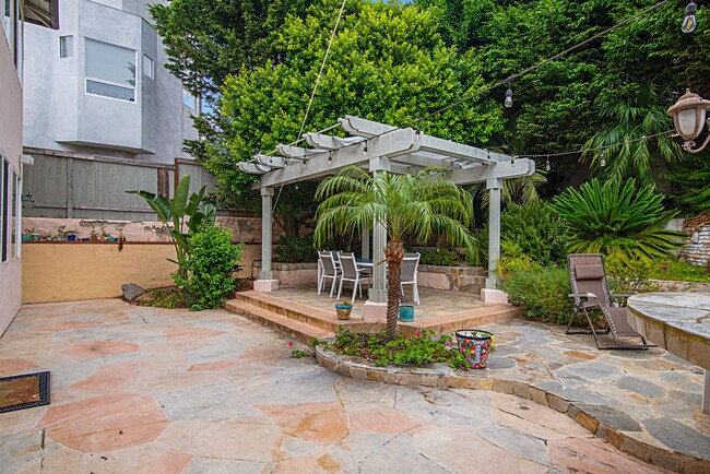 Building Photo - 14061 Mercado Dr