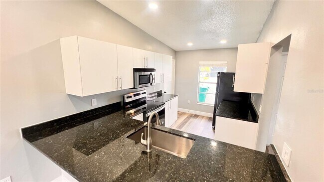Building Photo - 1184 Calanda Ave