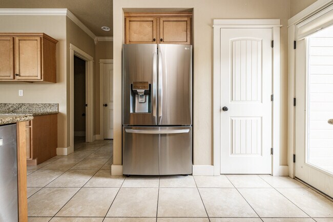 Building Photo - 994 E Winding Creek Dr