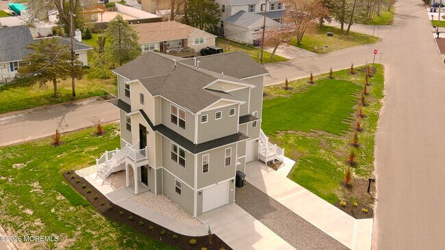Building Photo - 58 Cove Rd