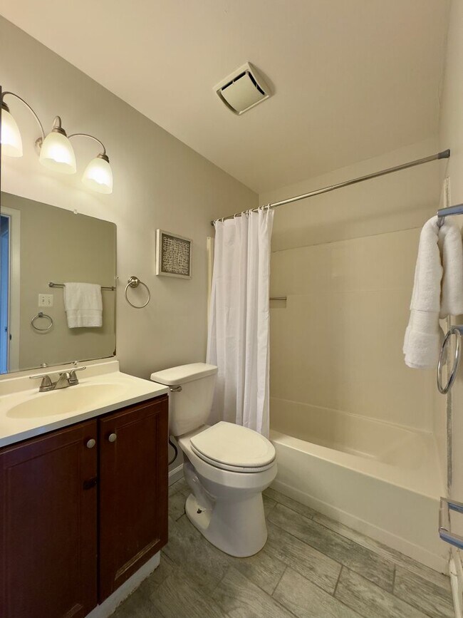 Building Photo - Charming 3 Bedroom/2 Full Bath/2 Half Bath Townhome in Parkville, MD!