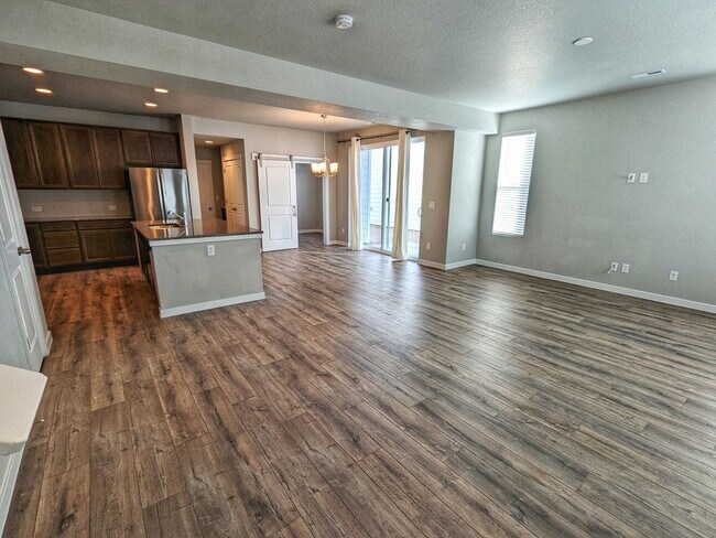 Building Photo - 3 Bedroom, 2.5 Bathroom with two car garage