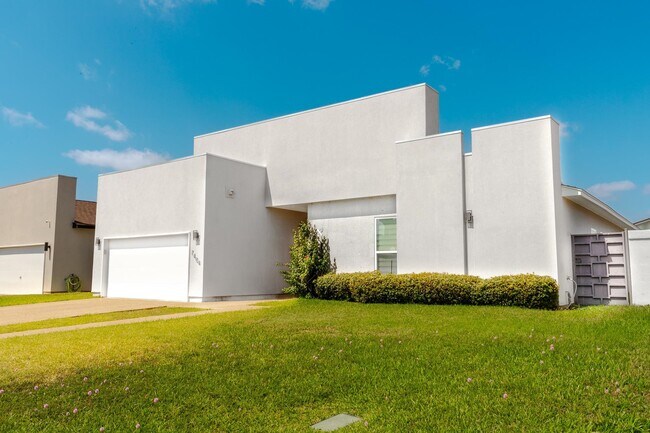 Building Photo - 7404 Thomas Harris Dr