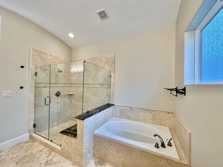 Jetted tub and walk-in shower - 6121 Hamman St