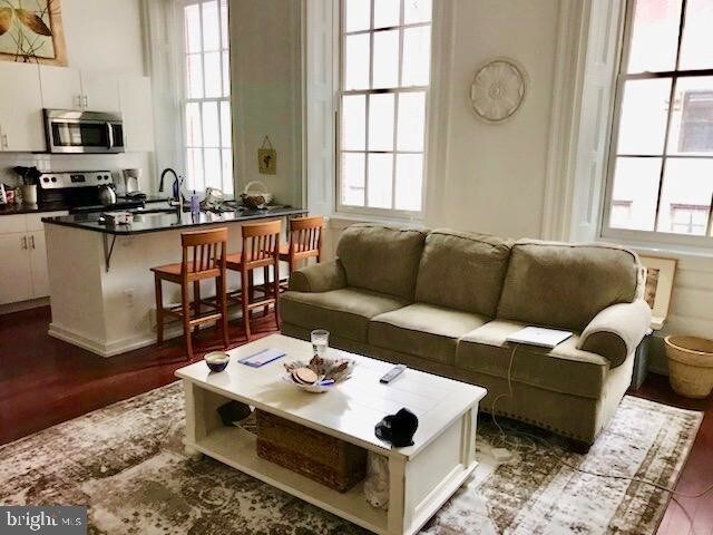 Building Photo - 1300 Spruce St