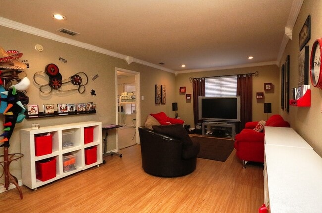 Building Photo - 7813 Kingshire Dr