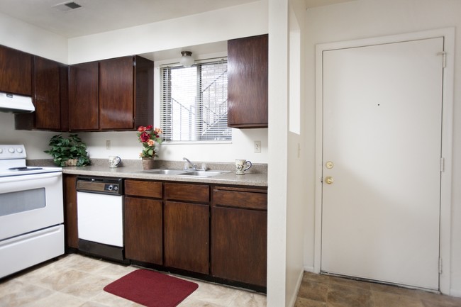 Kitchen - Woodlawn Apartments