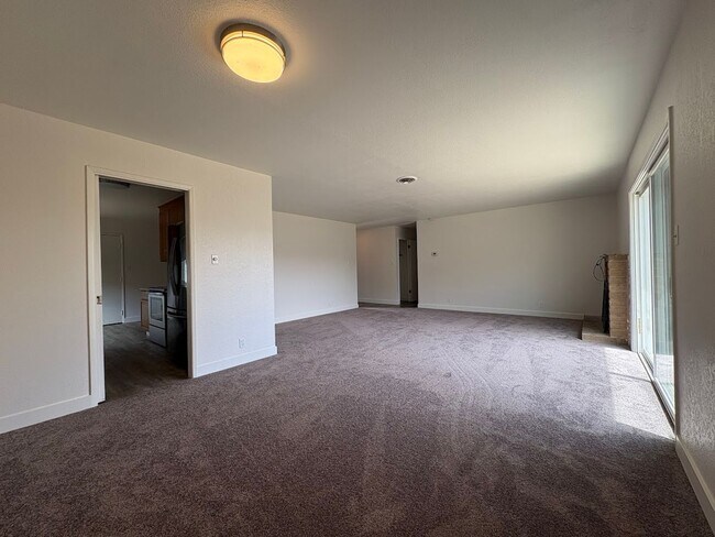 Building Photo - 900 Wendy Hope Dr