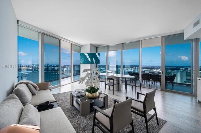 Building Photo - 18975 Collins Ave