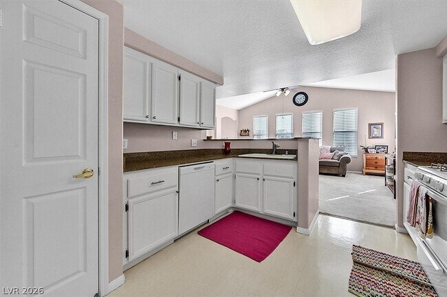 Building Photo - 10550 W Alexander Rd