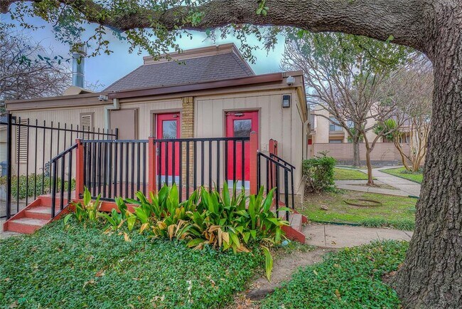 Building Photo - 3121 Park Ln