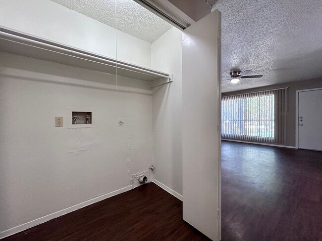 Building Photo - 1500 No Mor Cove