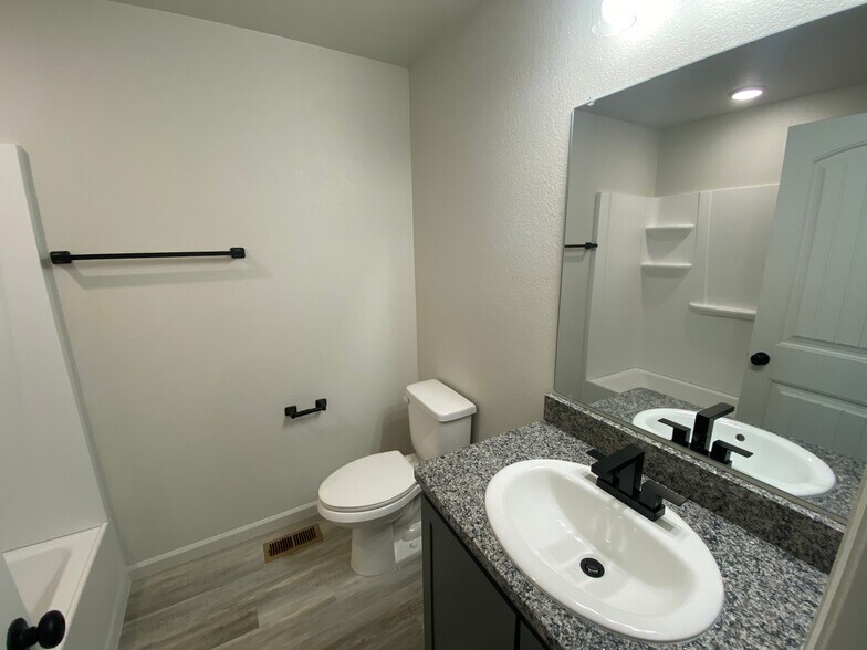 Building Photo - 1506 Alyssaelaine Dr